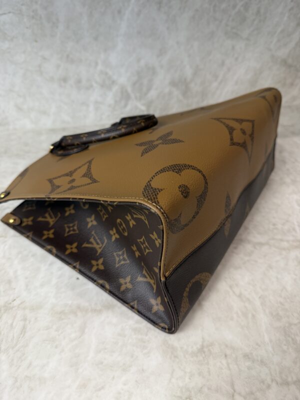 Louis Vuitton Monogram Reverse Giant Onthego MM