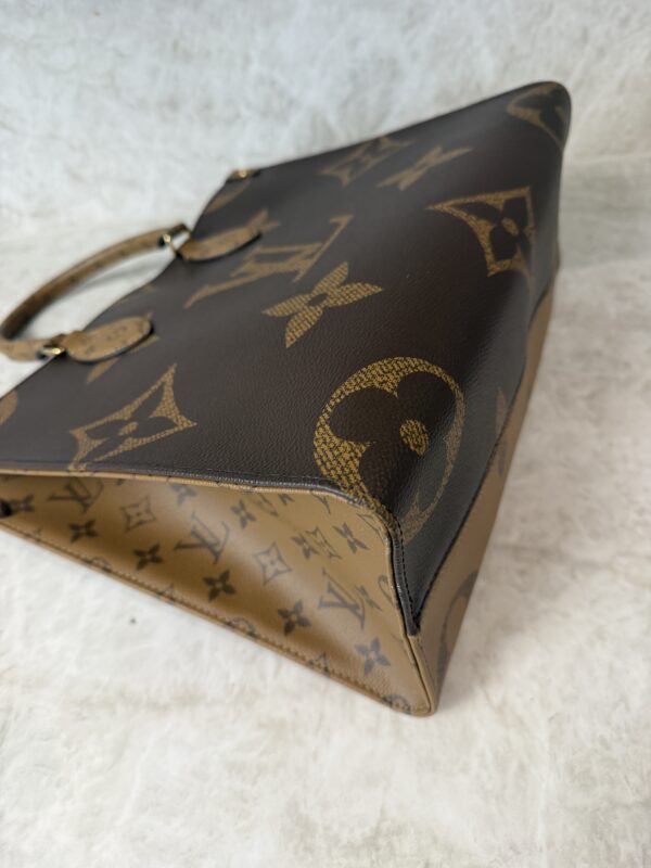Louis Vuitton Monogram Reverse Giant Onthego MM