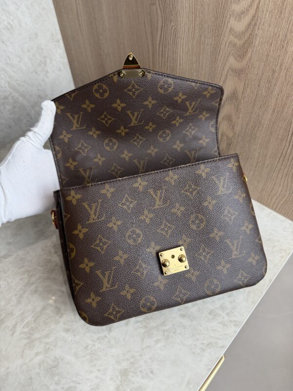 Louis Vuitton Monogram Pochette Metis