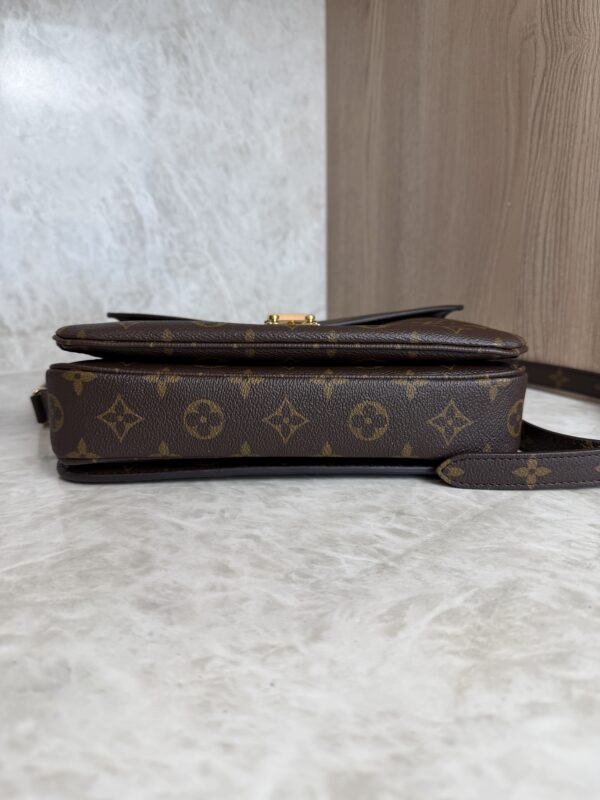 Louis Vuitton Monogram Pochette Metis