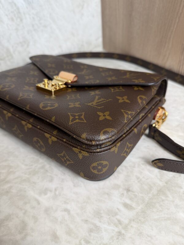 Louis Vuitton Monogram Pochette Metis