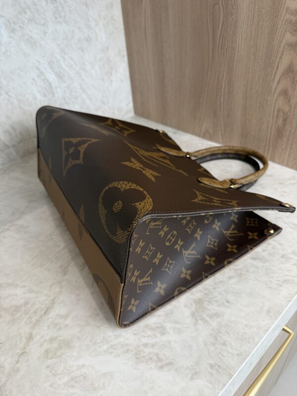 Louis Vuitton Monogram Reverse Giant Onthego MM