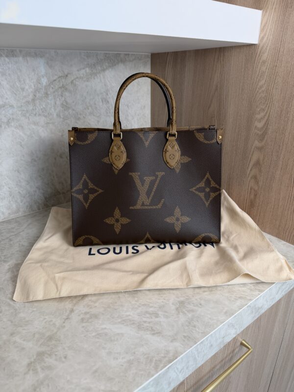 Louis Vuitton Monogram Reverse Giant Onthego MM
