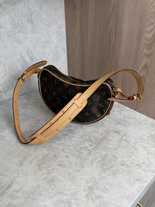 Louis Vuitton Monogram Croissant MM NM