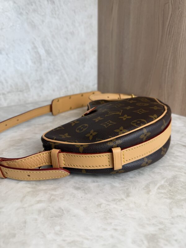 Louis Vuitton Monogram Croissant MM NM