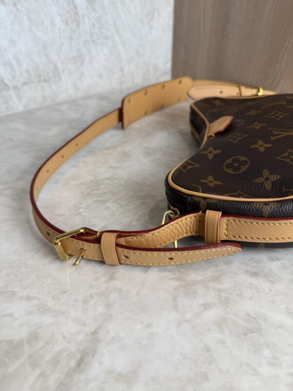 Louis Vuitton Monogram Croissant MM NM