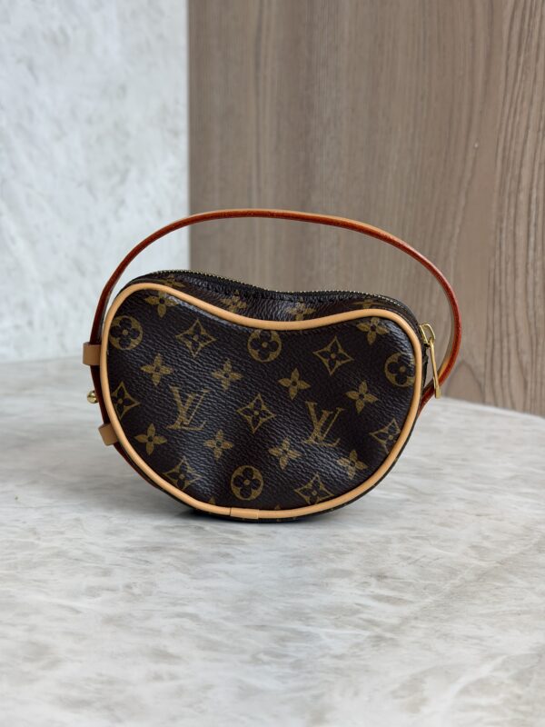 Louis Vuitton Monogram Croissant MM NM