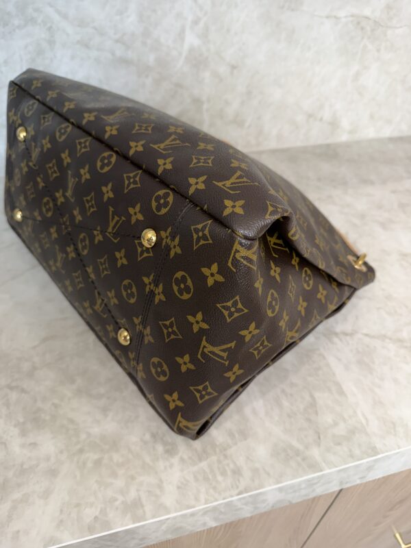 Louis Vuitton Monogram Artsy MM