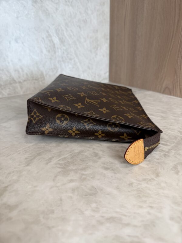 Louis Vuitton Monogram Toiletry 26