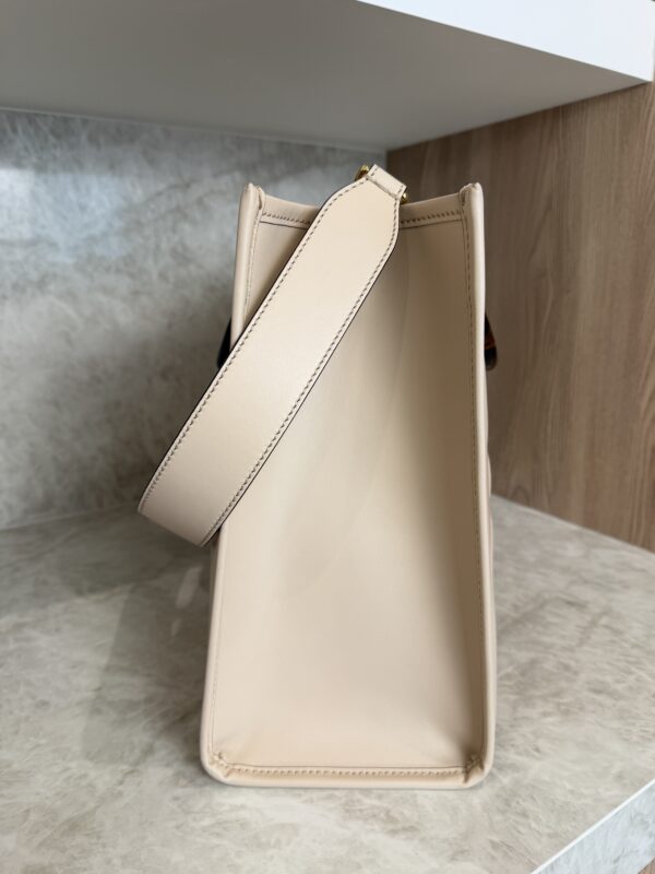 Fendi Vitello King Plexiglass Medium Fendi Sunshine Shopper Tote