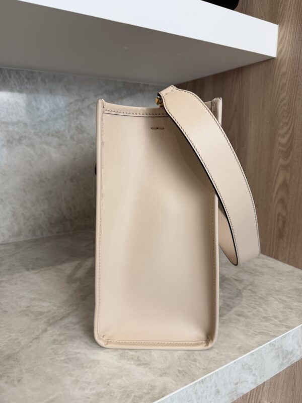 Fendi Vitello King Plexiglass Medium Fendi Sunshine Shopper Tote