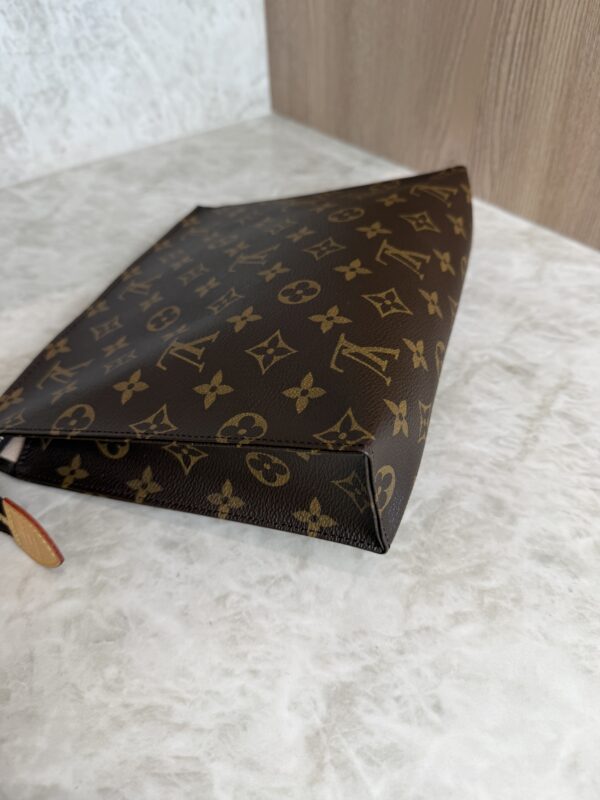 Louis Vuitton Monogram Toiletry 26