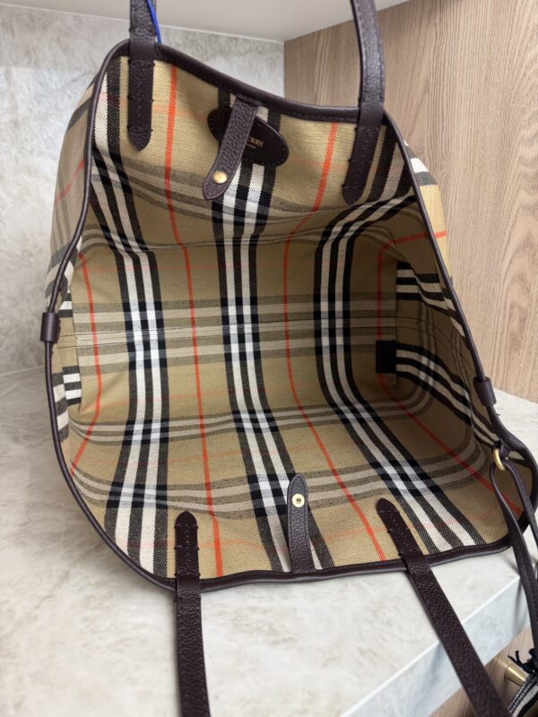 Burberry Large Highland Tote