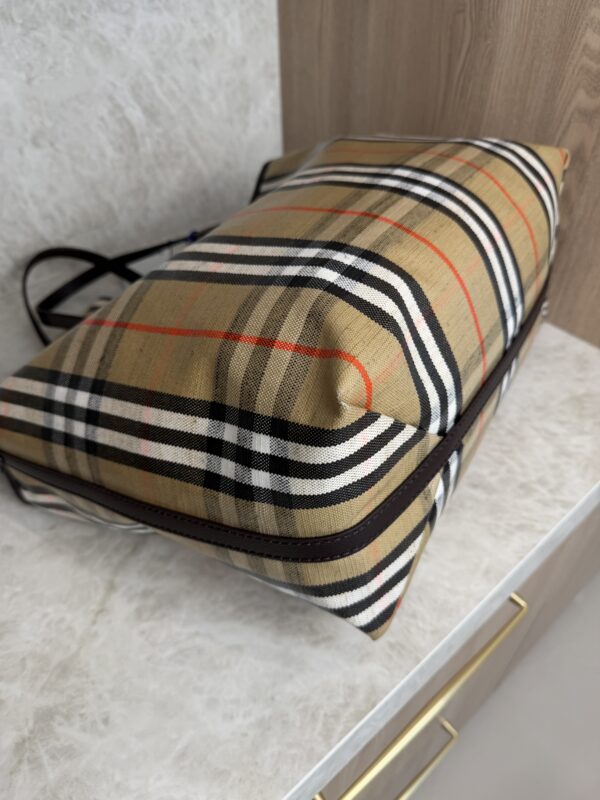 Burberry Large Highland Tote