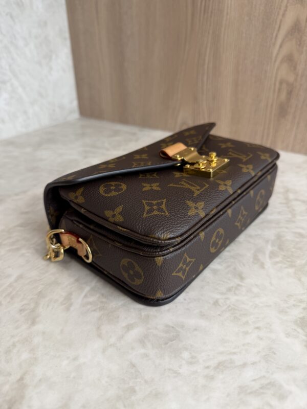 Louis Vuitton Monogram Pochette Métis East West