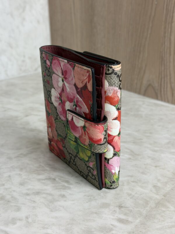 Gucci GG Supreme Monogram Blooms French Flap Wallet Beige Multicolor Dry Rose