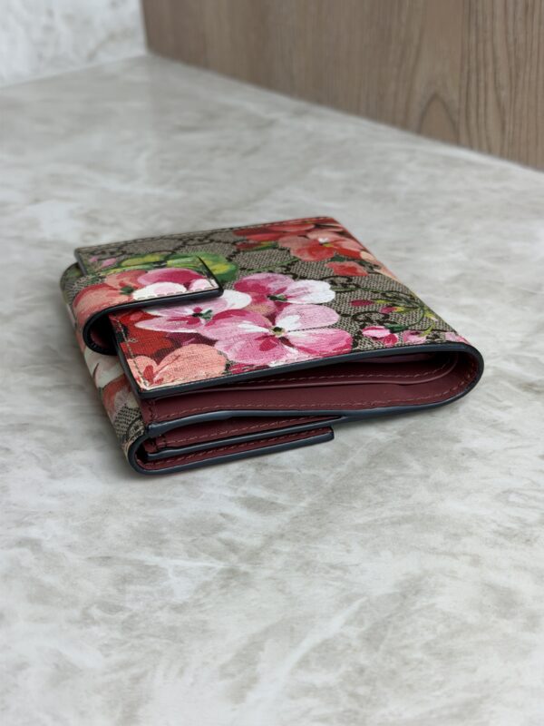 Gucci GG Supreme Monogram Blooms French Flap Wallet Beige Multicolor Dry Rose