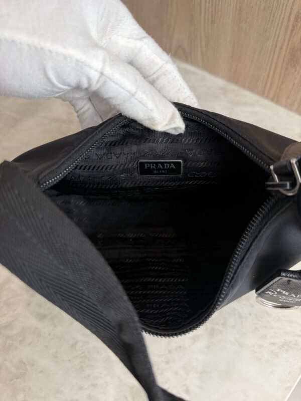 Prada Re-Edition 2000 Hobo Tessuto Mini