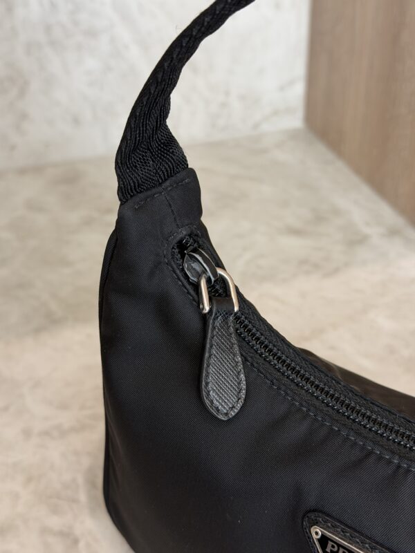 Prada Re-Edition 2000 Hobo Tessuto Mini