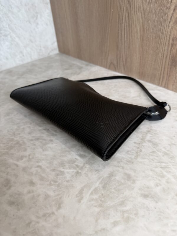 Louis Vuitton Epi Pochette Accessories 24 Black