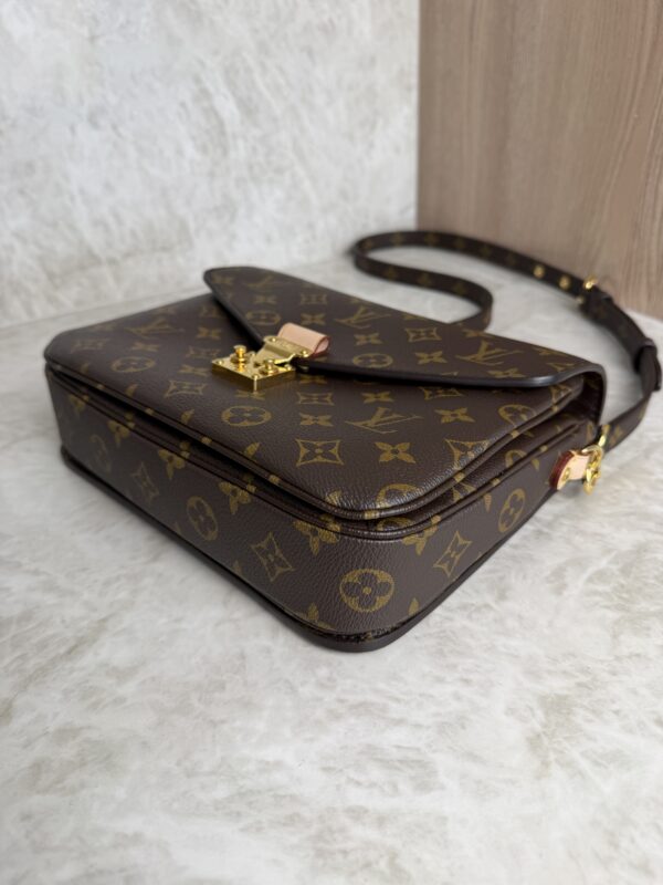 Louis Vuitton Monogram Pochette Metis