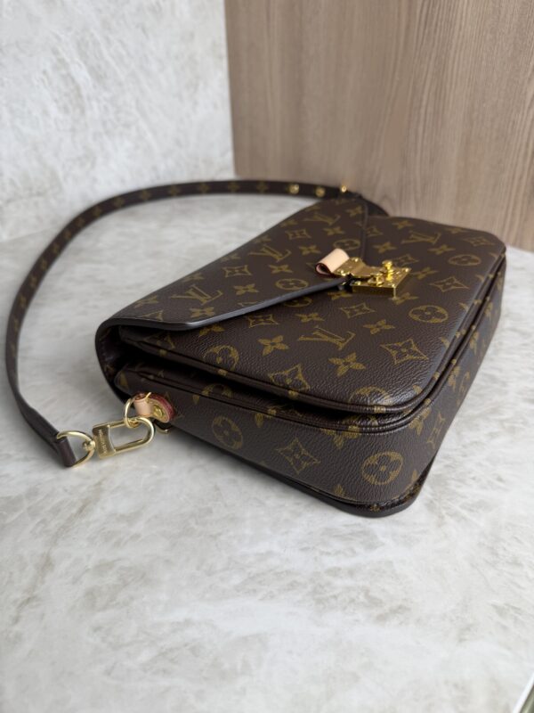 Louis Vuitton Monogram Pochette Metis