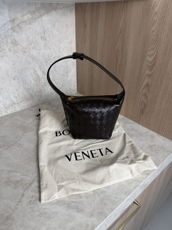 Bottega Veneta Calfskin Nappa Intrecciato Candy Wallace Fondant