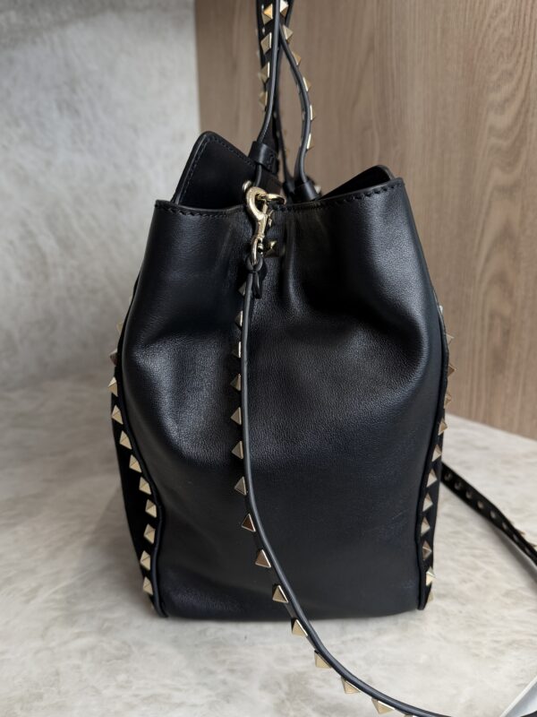 Valentino Garavani Vitello Medium Rockstud Tote Black