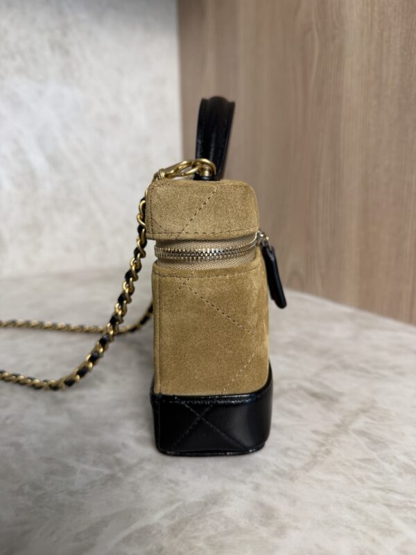 Chanel Suede Calfskin Shiny Lambskin Stitched Top Handle Slim Vanity Case With Chain Beige Black