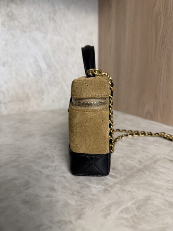 Chanel Suede Calfskin Shiny Lambskin Stitched Top Handle Slim Vanity Case With Chain Beige Black