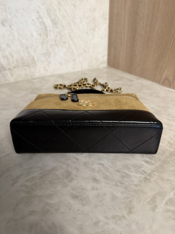 Chanel Suede Calfskin Shiny Lambskin Stitched Top Handle Slim Vanity Case With Chain Beige Black