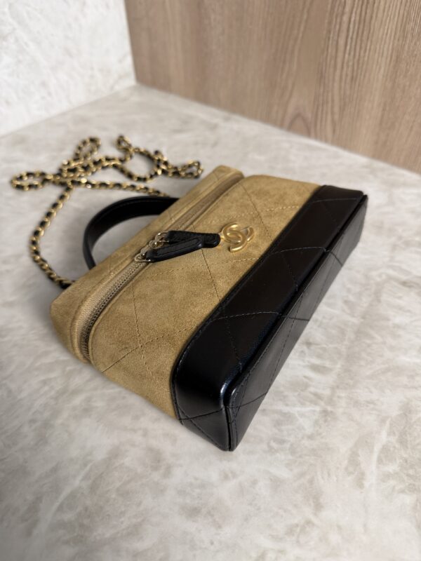 Chanel Suede Calfskin Shiny Lambskin Stitched Top Handle Slim Vanity Case With Chain Beige Black