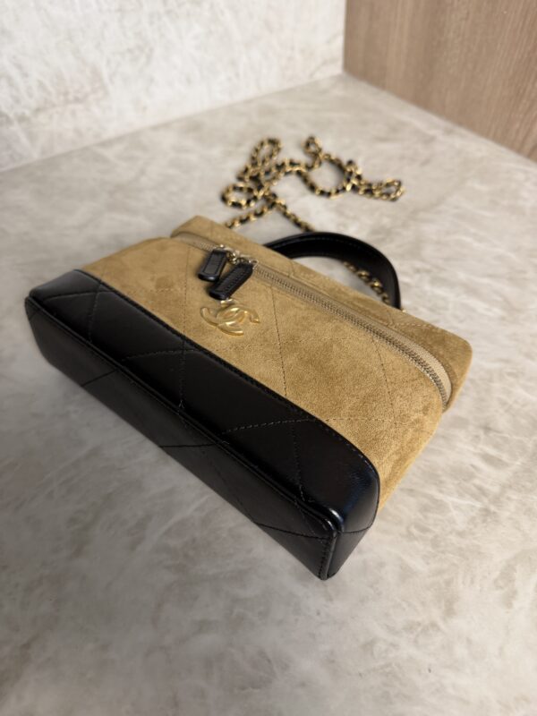 Chanel Suede Calfskin Shiny Lambskin Stitched Top Handle Slim Vanity Case With Chain Beige Black