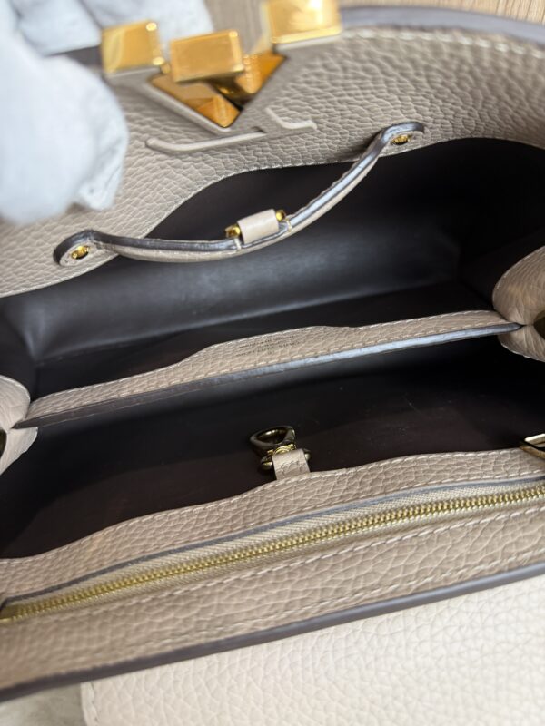 Louis Vuitton Taurillon Capucines BB Galet