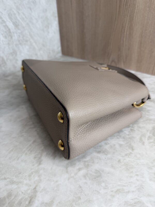 Louis Vuitton Taurillon Capucines BB Galet