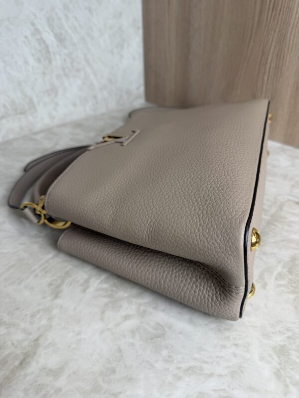 Louis Vuitton Taurillon Capucines BB Galet