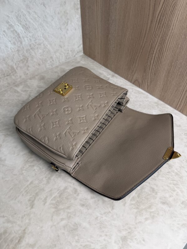 Louis Vuitton Empreinte Pochette Metis Tourterelle