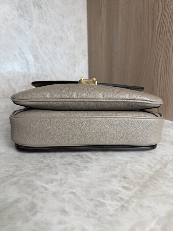 Louis Vuitton Empreinte Pochette Metis Tourterelle