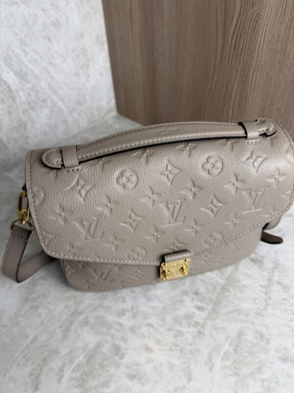 Louis Vuitton Empreinte Pochette Metis Tourterelle