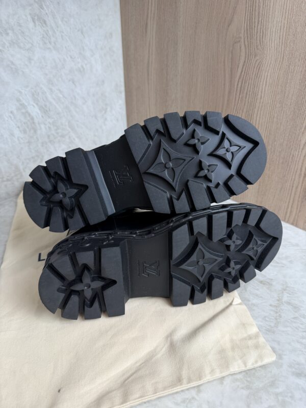 LOUIS VUITTON LV Squad Chelsea Ankle Boot Black
