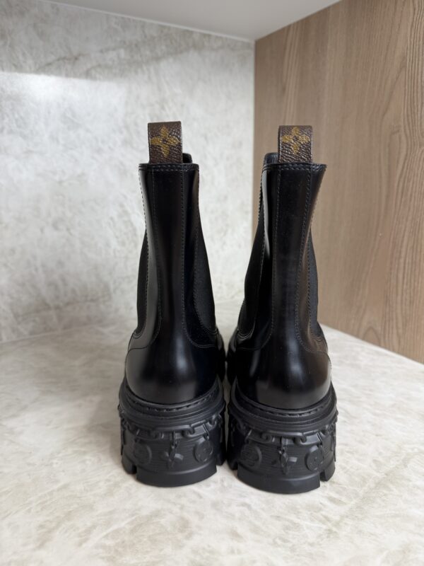 LOUIS VUITTON LV Squad Chelsea Ankle Boot Black