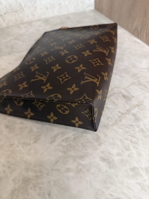 Louis Vuitton Monogram Toiletry 26