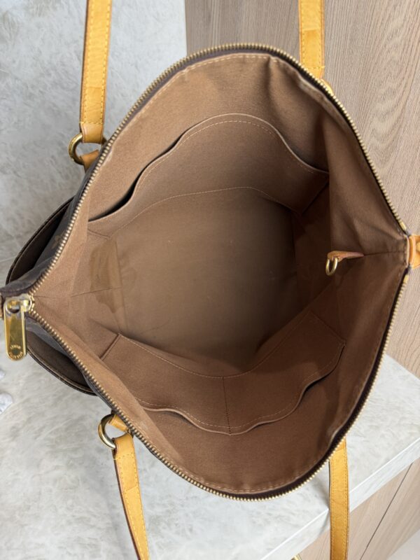 Louis Vuitton Monogram Totally MM