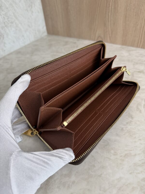 https://www.herauthentic.com/
