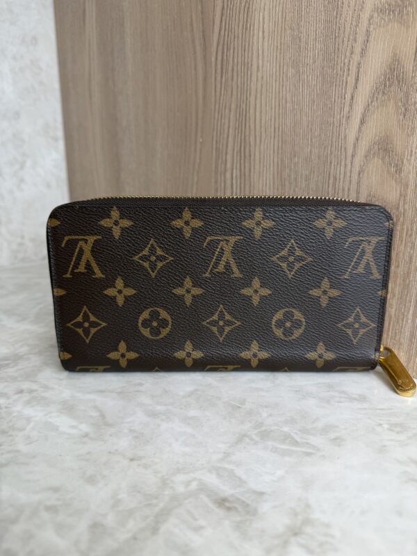 https://www.herauthentic.com/