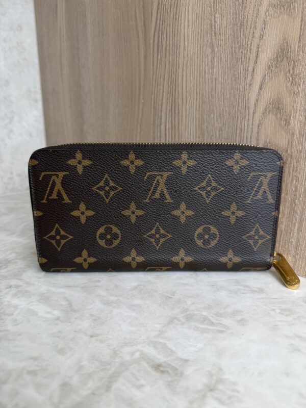https://www.herauthentic.com/