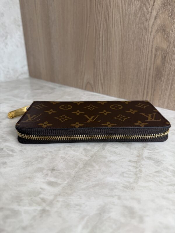 https://www.herauthentic.com/