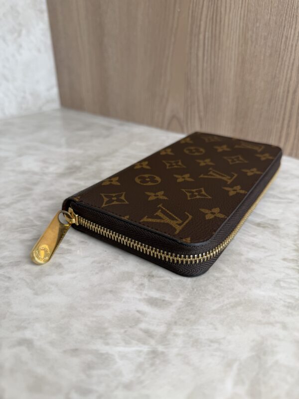 https://www.herauthentic.com/