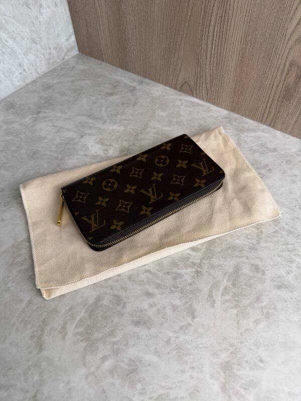 https://www.herauthentic.com/