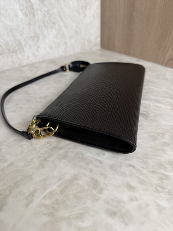 Louis Vuitton Epi Pochette Accessories 24 Black
